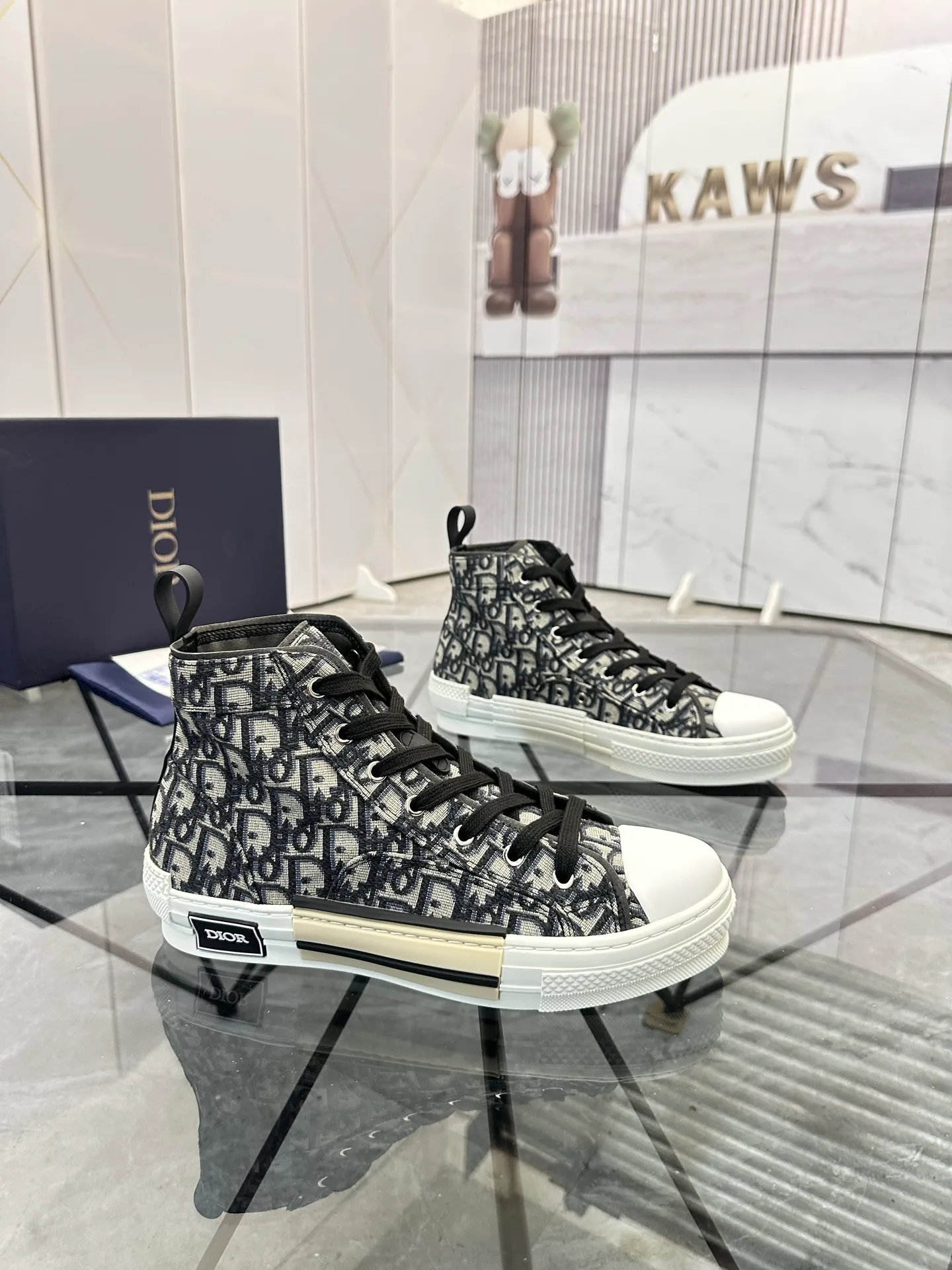 Selling men's shoes 💰: 💰P460¥ Product trademark: Dio* "Dior*" high-top casual shoes Regular size: 36-45 (can be customized to 46) Couple style B23 Product materials: Upper imported original fabric, breathable lining, original outsole. No.: 007